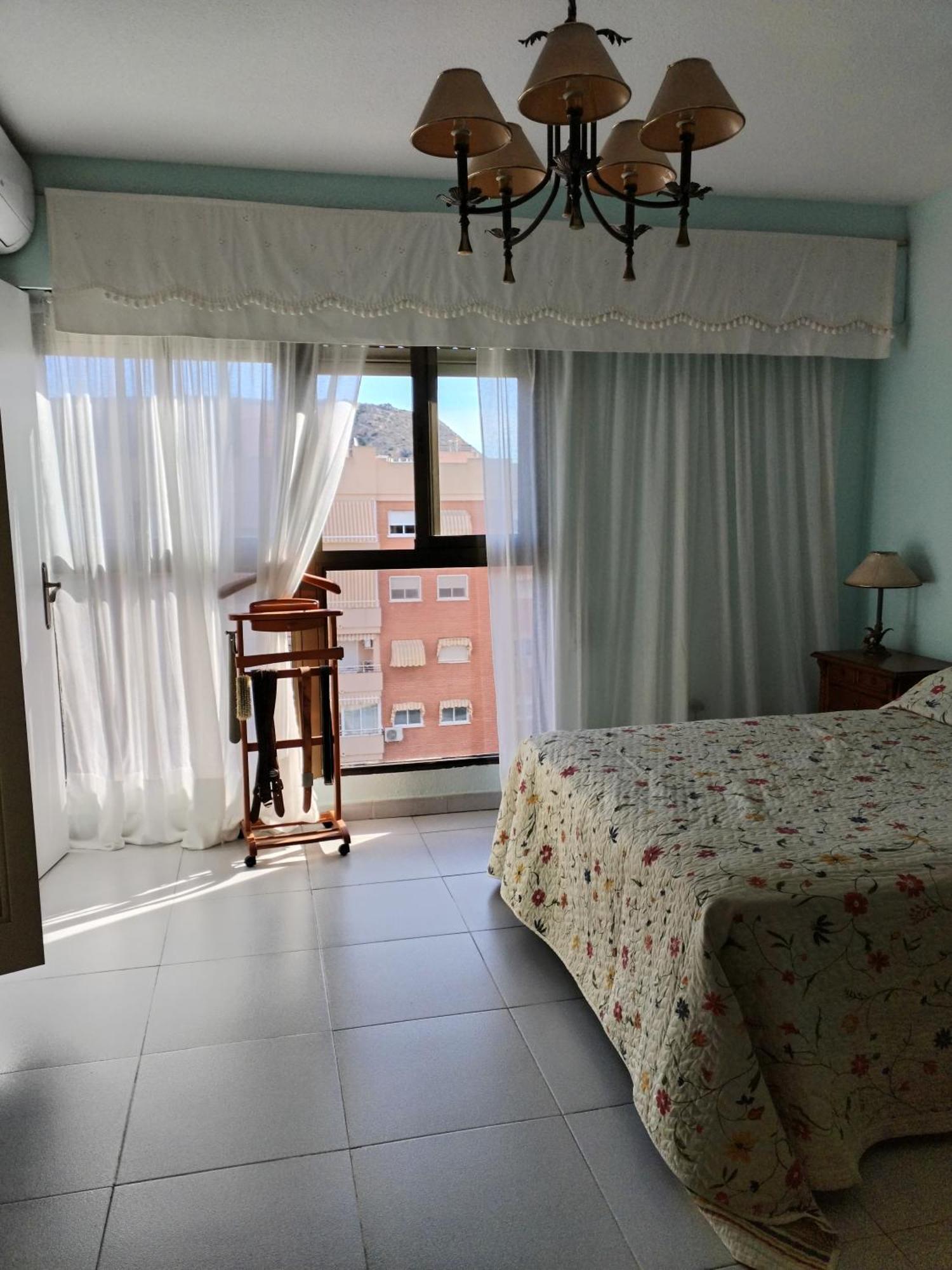 Rooms In Apartment Alicante Bagian luar foto